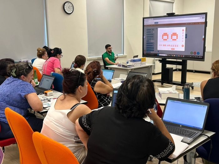 Təlimlər davam edir