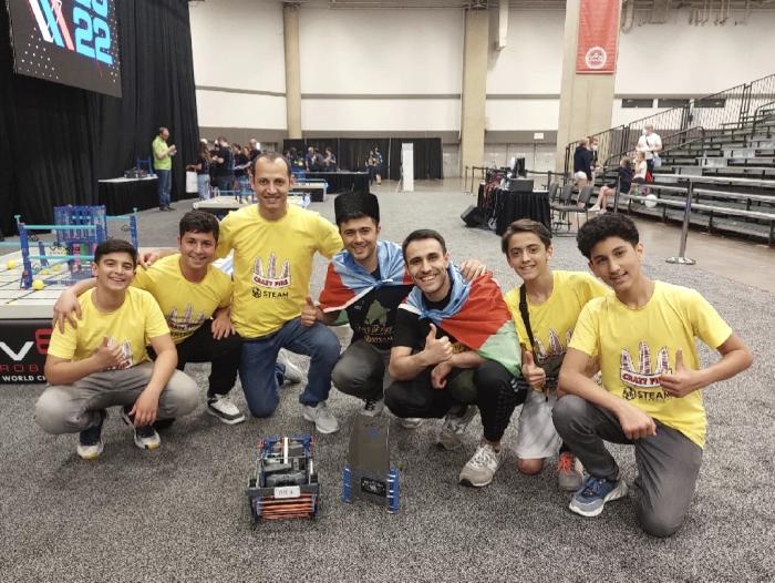  Azərbaycan komandları ilk dəfə VEX Robotics üzrə Dünya Çempionatında!