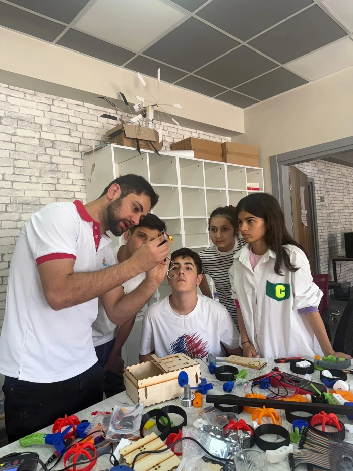  An Engaging and Educational Training Was Organized at Khirdalan No. 3 STEAM Center by STEAM Azerbaijan Experts